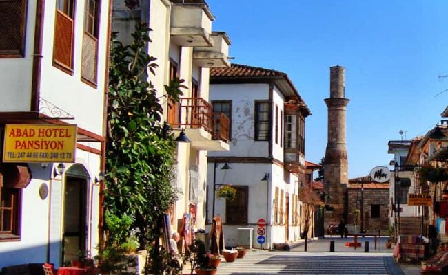 Side’den Antalya’ya: Şelale ve Tekneyle Şehir Günü – tur görseli 1